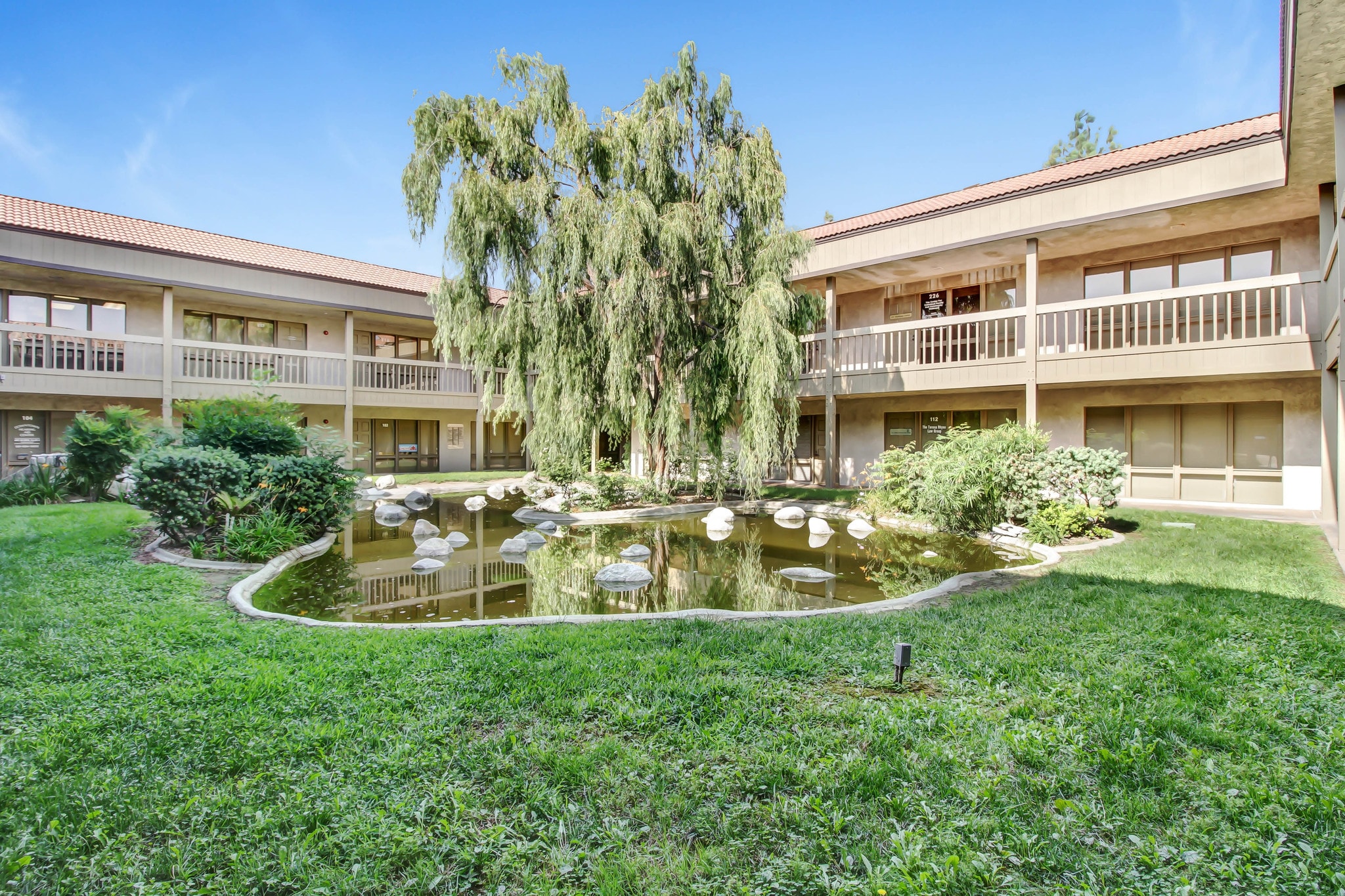 7177 Brockton Ave, Riverside, CA à louer Photo principale- Image 1 de 6