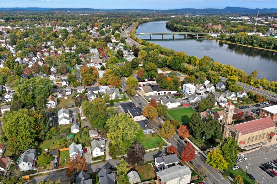 436 Main St, West Springfield, MA à louer - Photo du bâtiment - Image 3 de 4