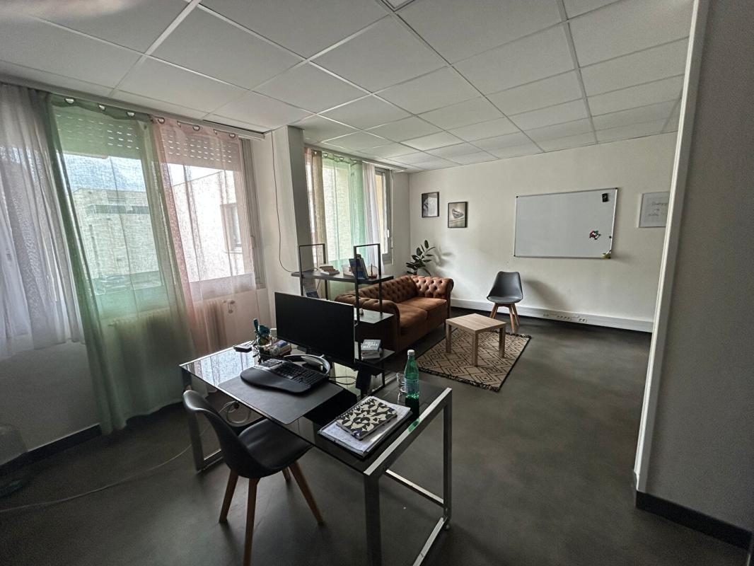 Office in Limoges for lease Interior Photo- Image 1 of 4