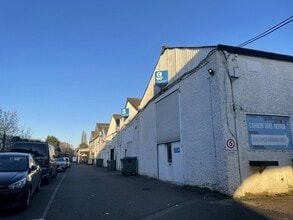 Kingston Rd, Leatherhead for lease Building Photo- Image 1 of 4