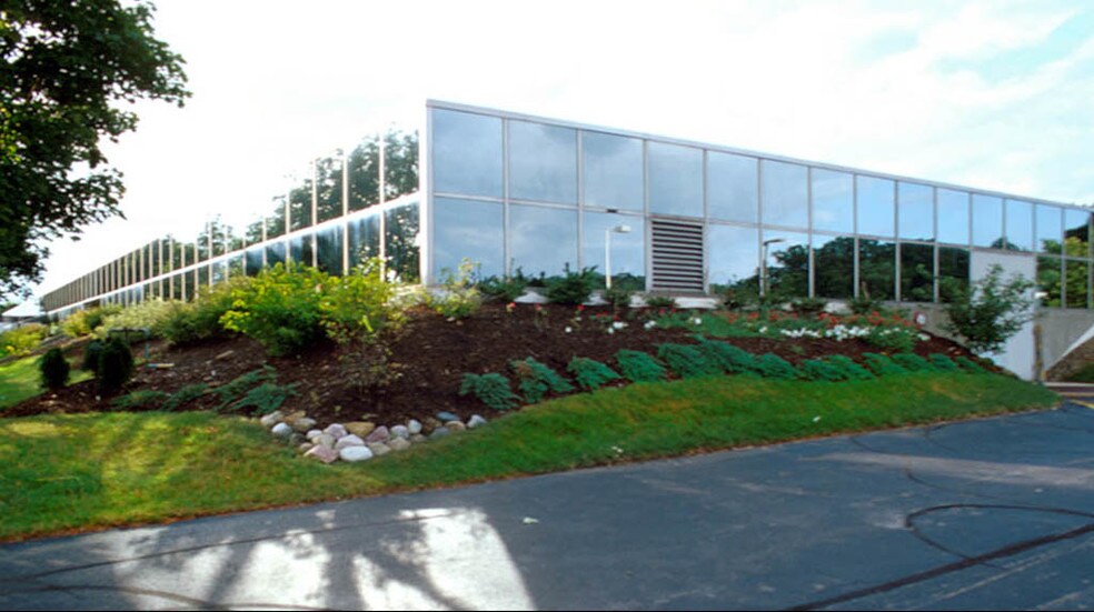 965 Keynote Cir, Brooklyn Heights, OH à louer - Photo principale - Image 2 de 16