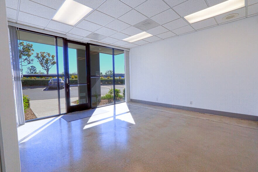 13765 Alton Pky, Irvine, CA à louer - Photo du bâtiment - Image 3 de 30