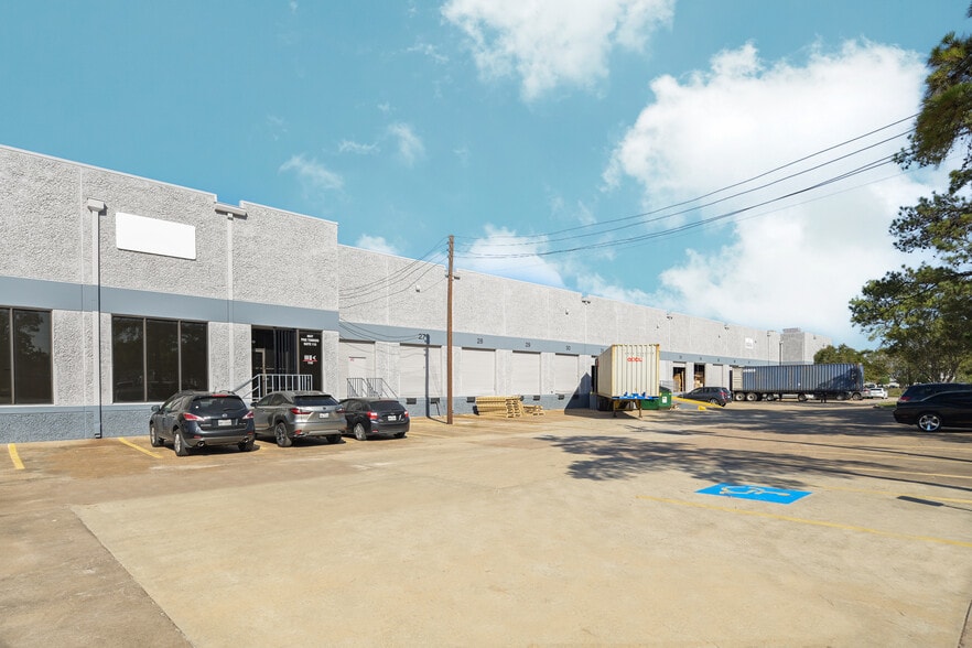 4647 Pine Timbers St, Houston, TX for lease - Building Photo - Image 1 of 7