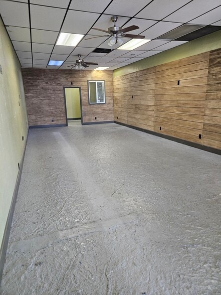 4139 W Bell Rd, Phoenix, AZ à louer - Photo du bâtiment - Image 3 de 4