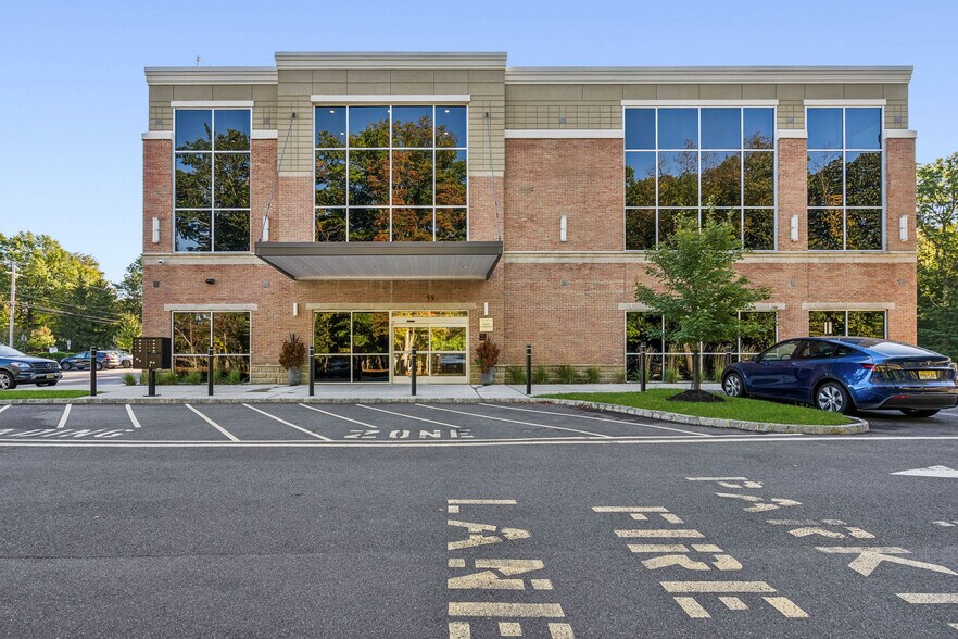 55 Willow Ln, Marlboro, NJ à louer - Photo du bâtiment - Image 3 de 35