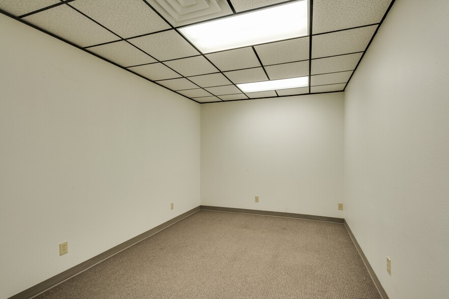 #1 Eureka Circle Ste 105, Wichita Falls, TX for lease - Building Photo - Image 3 of 6
