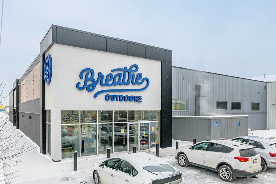 10951 170 St NW, Edmonton, AB à vendre - Photo principale - Image 1 de 12