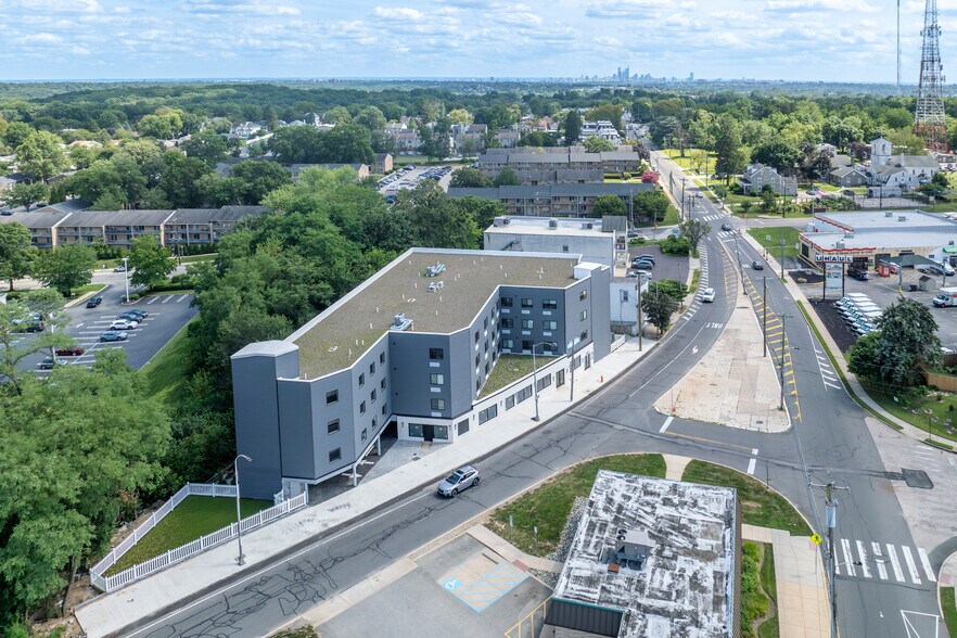 8327 Ridge Ave, Philadelphia, PA for lease - Building Photo - Image 2 of 3