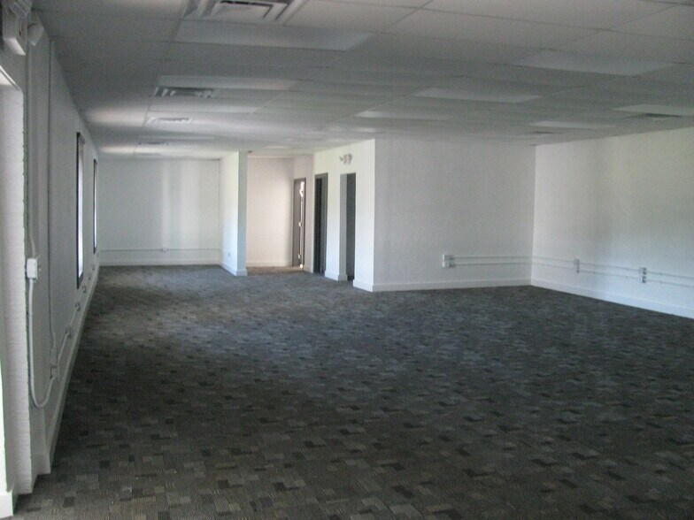 1002 W Gore Blvd, Lawton, OK for sale - Building Photo - Image 2 of 6