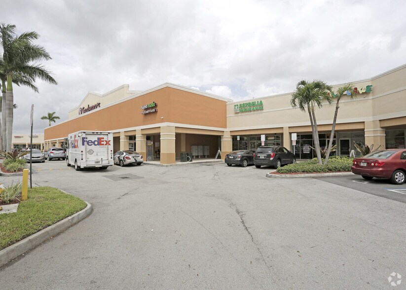 16205 N Kendall Dr, Miami, FL à louer - Photo du bâtiment - Image 2 de 8