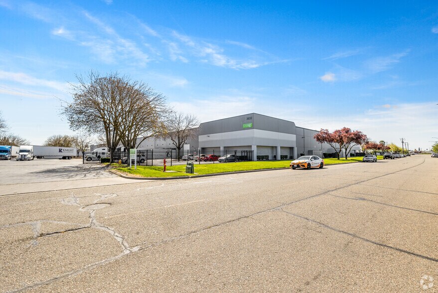 3632 Petersen Rd, Stockton, CA à louer - Photo du bâtiment - Image 2 de 5