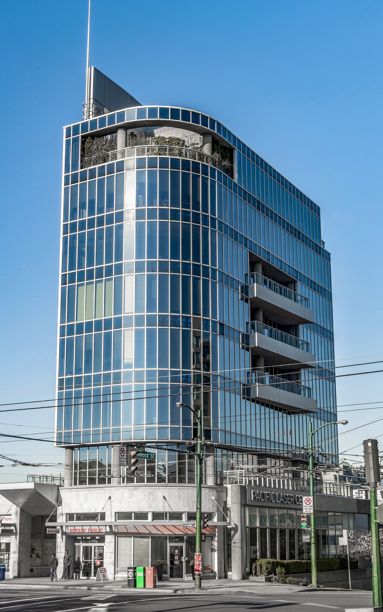 1401 W Broadway, Vancouver, BC à louer Photo du bâtiment- Image 1 de 2