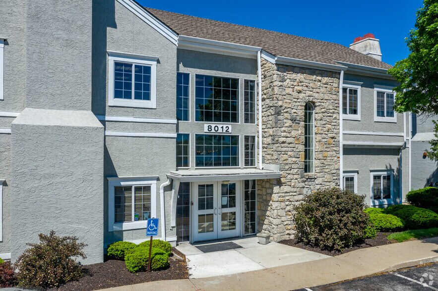 8012 State Line Rd, Prairie Village, KS à louer - Photo du bâtiment - Image 3 de 3