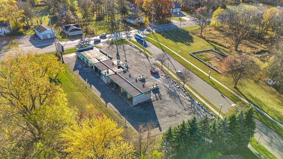 3422 Flushing Rd, Flint, MI à vendre - Photo du bâtiment - Image 3 de 32