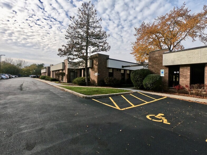 3330 Dundee Rd, Northbrook, IL à louer - Photo du bâtiment - Image 1 de 1