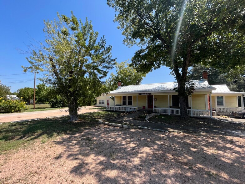 211 Railroad St, Buda, TX à vendre - Photo du bâtiment - Image 2 de 21