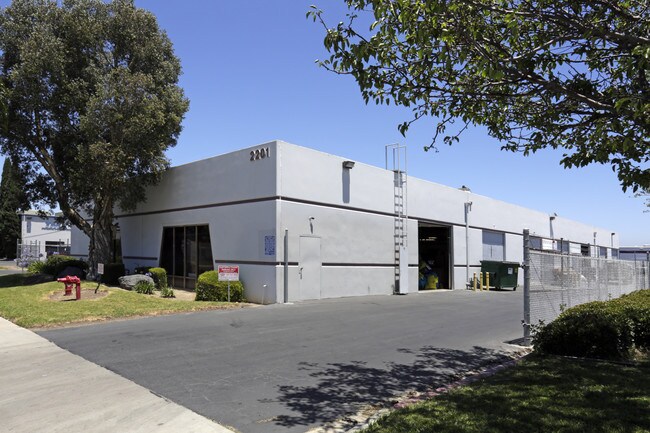 Plus de détails pour 2201 S Standard Ave, Santa Ana, CA - Industriel à louer