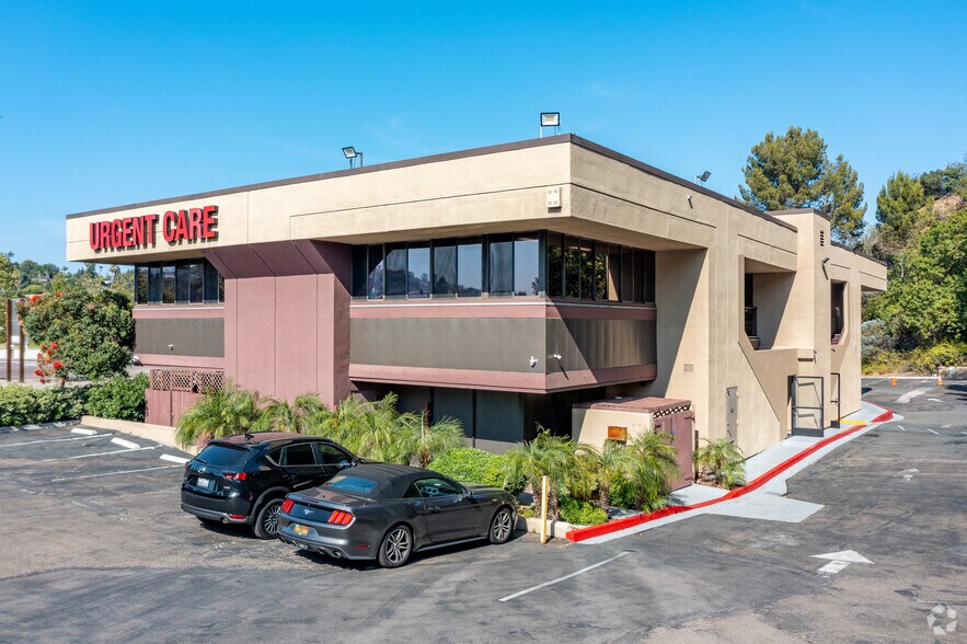 7051 Alvarado Rd, La Mesa, CA à vendre - Photo du bâtiment - Image 3 de 56
