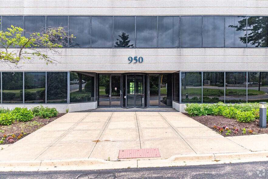 950 Warrenville Rd, Lisle, IL à vendre - Photo du bâtiment - Image 3 de 5
