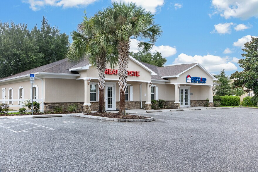 842 Highway 466, Lady Lake, FL à louer - Photo du bâtiment - Image 3 de 23