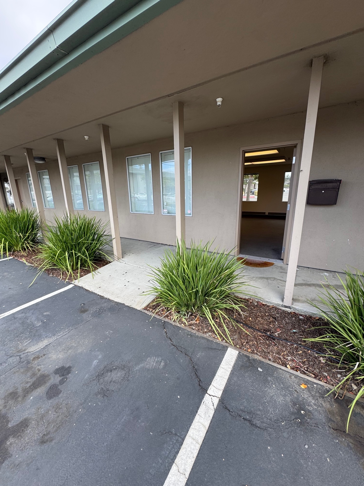 819 Mitten Rd, Burlingame, CA for lease Interior Photo- Image 1 of 8