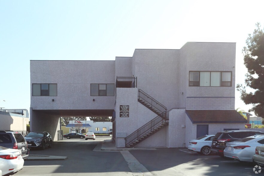 9681 Garden Grove Blvd, Garden Grove, CA à louer - Photo du bâtiment - Image 3 de 3