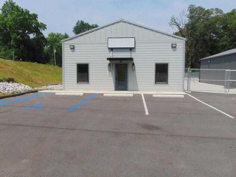 001 Broadway Street, Florence, AL à vendre - Photo du bâtiment - Image 2 de 20