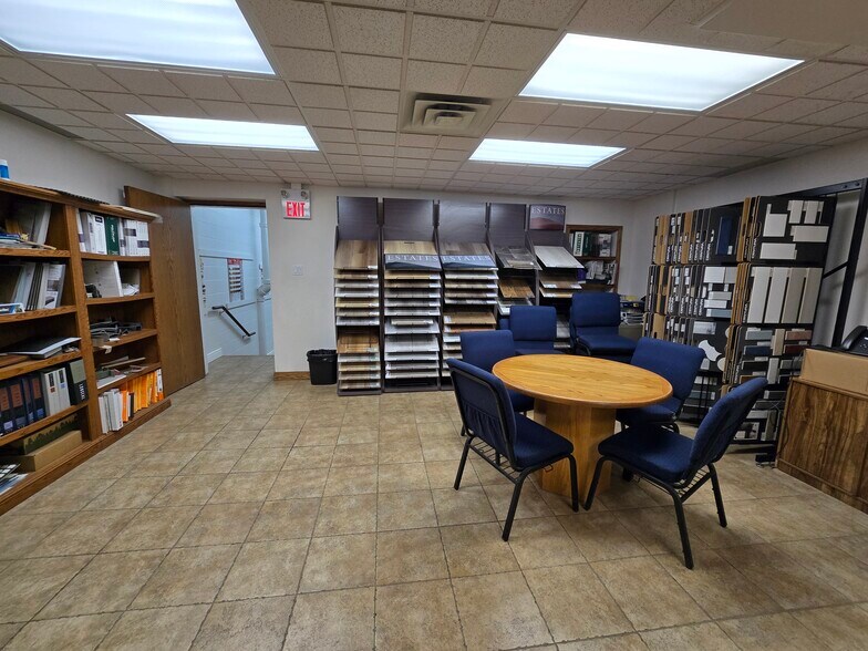 10584 107th St NW, Edmonton, AB à vendre - Photo du bâtiment - Image 2 de 11