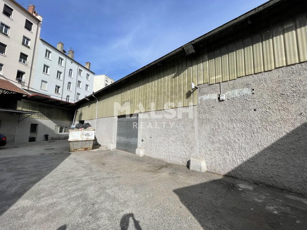 Flex in Lyon for lease Building Photo- Image 1 of 10