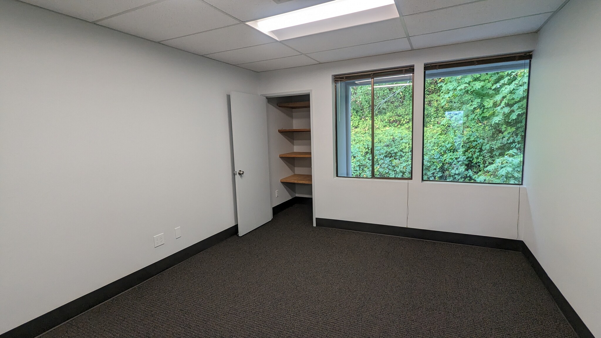 901 Rainier Ave N, Renton, WA à louer Photo intérieure- Image 1 de 5