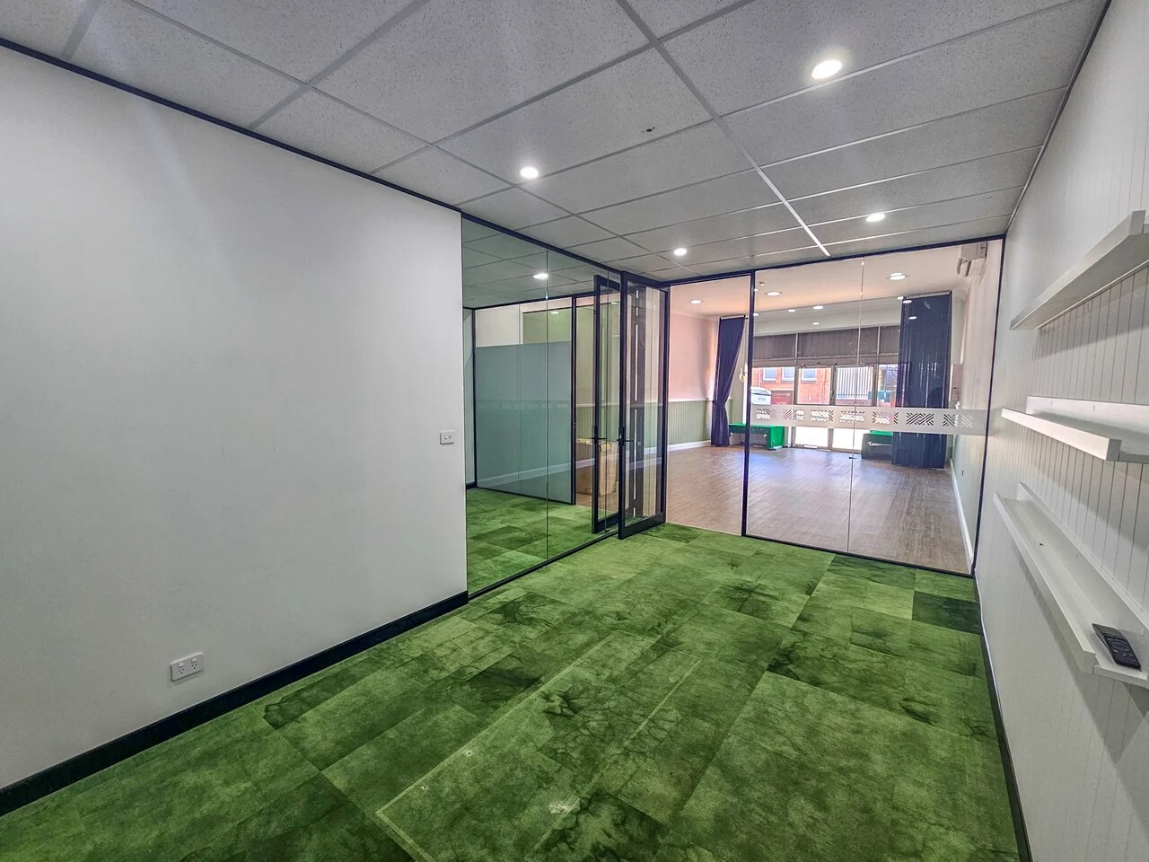 1 Alison Rd, Wyong à louer Photo intérieure- Image 1 de 4