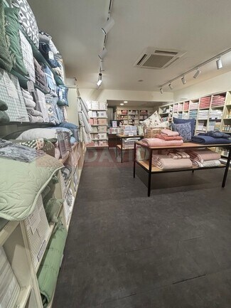 Plus de détails pour Commerce de détail à louer