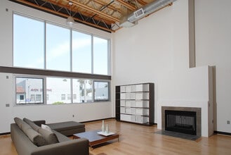 8310-8314 Beverly Blvd, Los Angeles, CA à louer Photo intérieure- Image 2 de 10