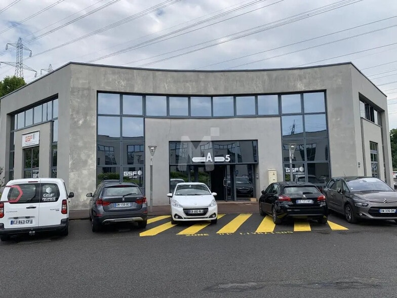 Office in Palaiseau for lease - Building Photo - Image 2 of 7