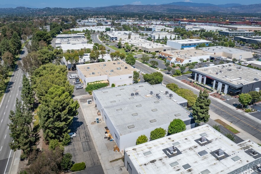 14311-14331 Chambers Rd, Tustin, CA for lease - Building Photo - Image 2 of 3