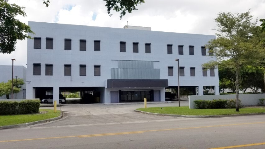 2300 NW 89th Pl, Miami, FL for lease Primary Photo- Image 1 of 3