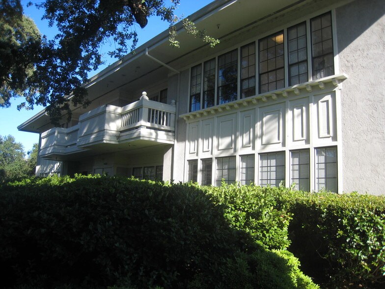 250 Bel Marin Keys Blvd, Novato, CA à vendre - Photo du bâtiment - Image 2 de 10