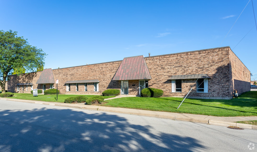 2450-2458 Pan Am Blvd, Elk Grove Village, IL à vendre - Photo du bâtiment - Image 1 de 1