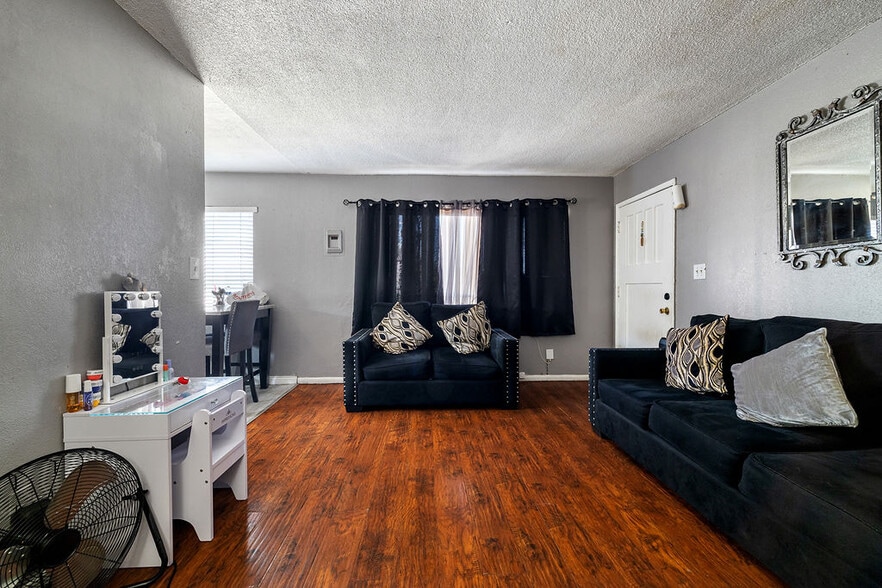115 S Fresno St, Los Angeles, CA à vendre - Photo du bâtiment - Image 3 de 24