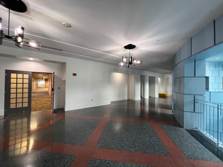 10330 N Meridian St, Indianapolis, IN à louer - Photo intérieure - Image 2 de 14