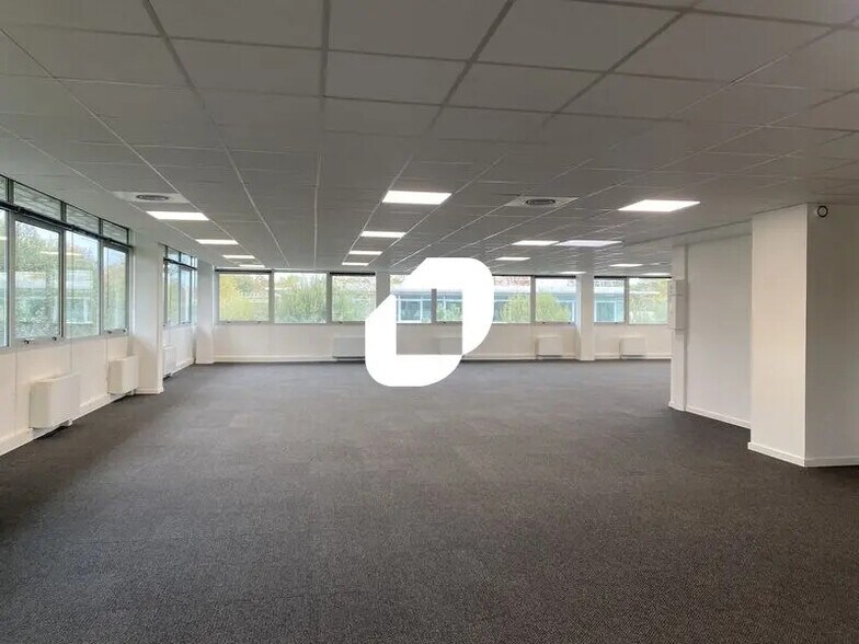 Office in Pessac for lease - Interior Photo - Image 3 of 12