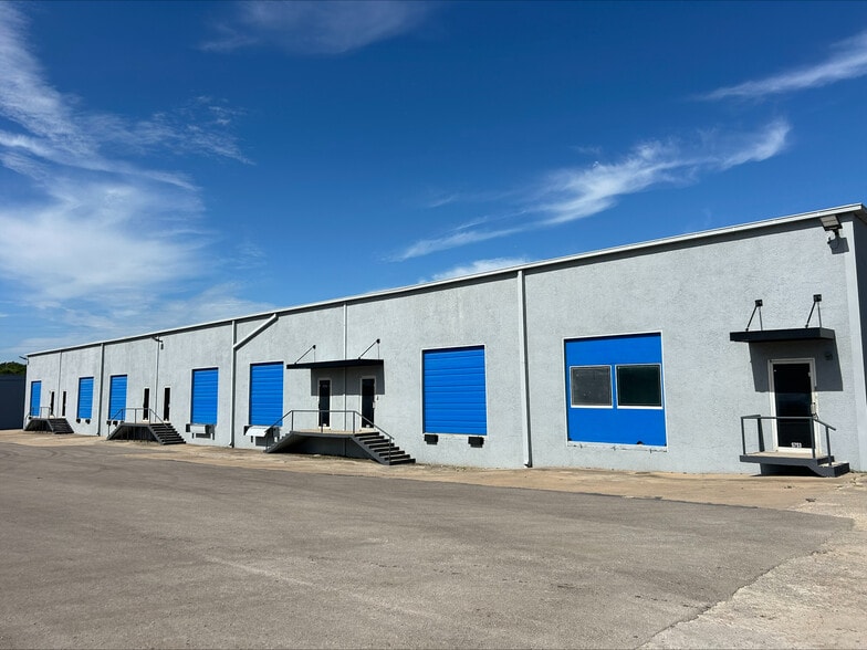 5721 E Rosedale St, Fort Worth, TX for lease - Building Photo - Image 2 of 40