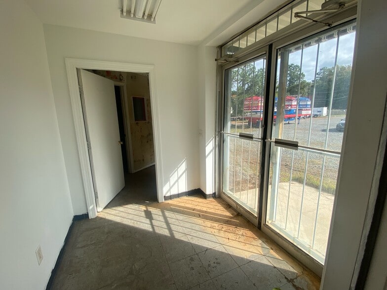 3131 Hawkins Ave, Sanford, NC for lease - Building Photo - Image 2 of 7