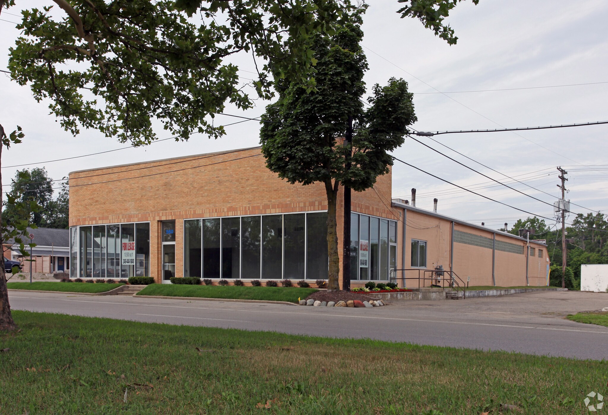 560 S Main St, Northville, MI à louer Photo du bâtiment- Image 1 de 3
