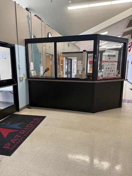 615 S 5th St, Rockford, IL for lease - Building Photo - Image 3 of 18