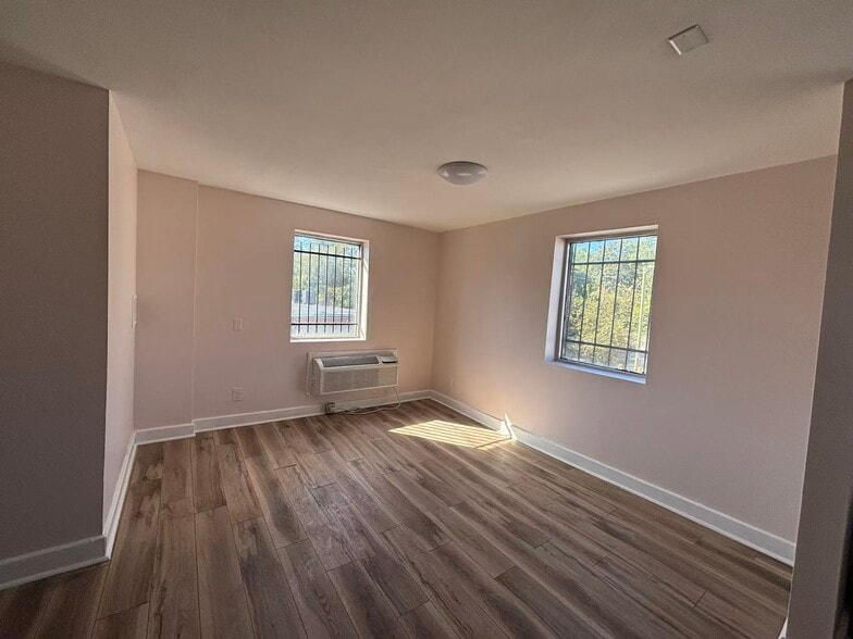 2017 Beatties Ford Rd, Charlotte, NC for lease - Building Photo - Image 3 of 6