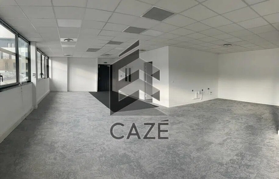 Office in Pessac for lease - Interior Photo - Image 1 of 8