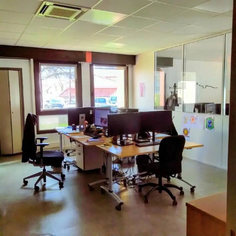 Office in Marseille for sale Interior Photo- Image 1 of 10