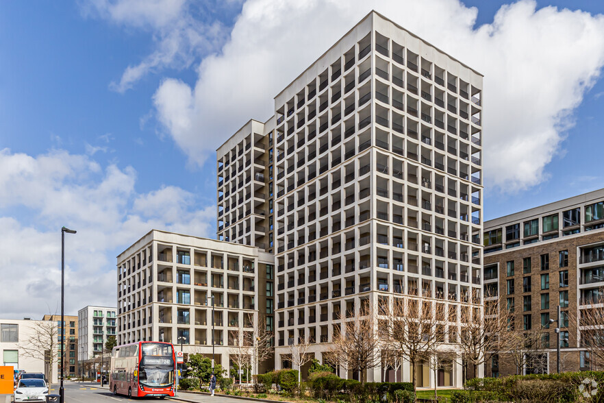 Royal Crescent Av, London for sale - Primary Photo - Image 1 of 1