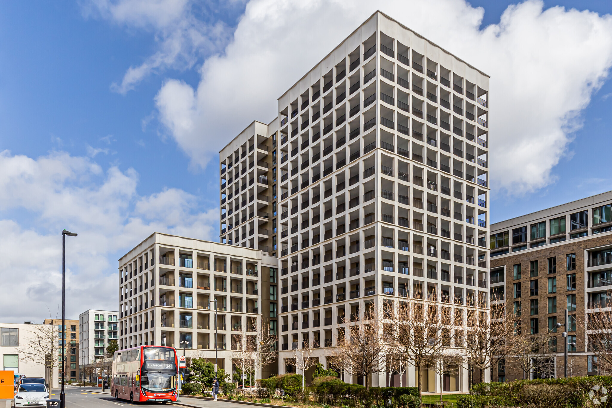 Royal Crescent Av, London for lease Primary Photo- Image 1 of 6